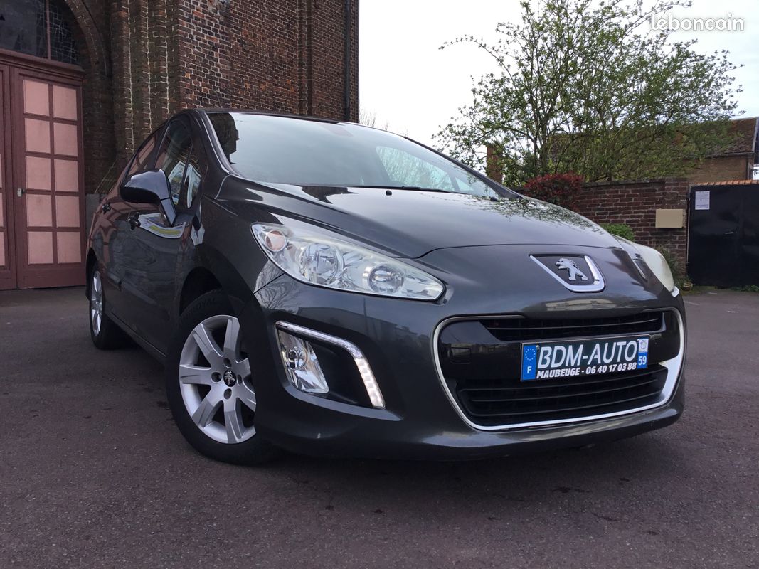 Peugeot 308 phase 2 1.6 hdi 92 finition style /2012/ clim/160 000km /garantie 6 mois (image 2)
