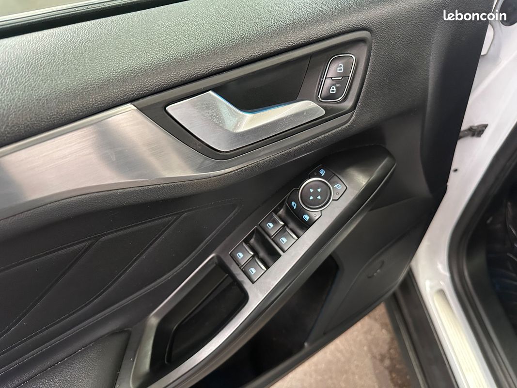 FORD Focus SW 125CH Titanium (image 14)