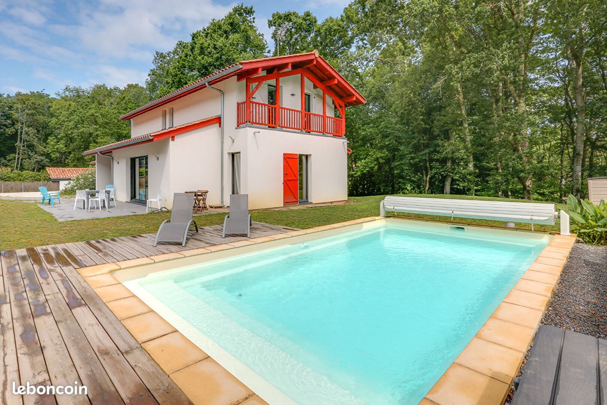 Propriété 8 pièces 198 m² - Bassussarry 64200 (image principale 0)