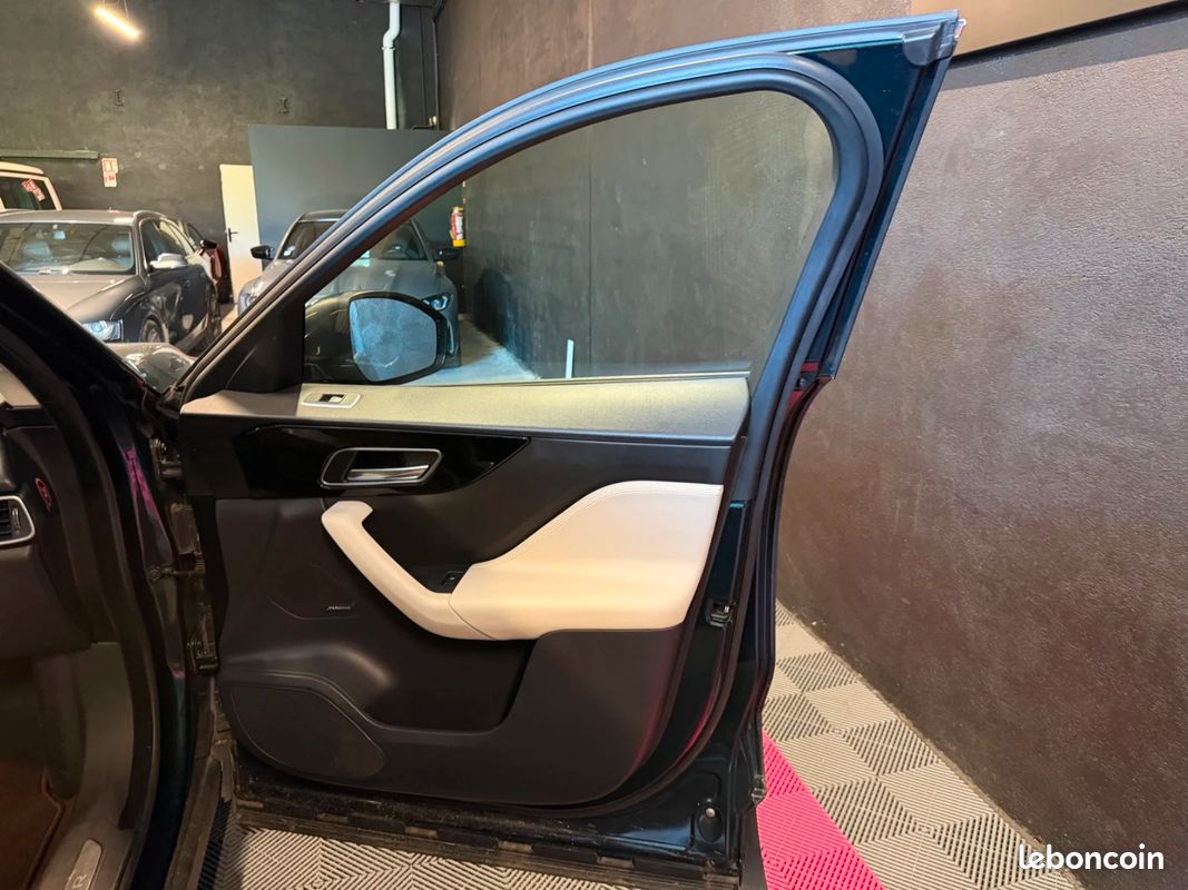 JAGUAR F-PACE V6 3.0 D - 300 ch AWD BVA8 Prestige (image 24)