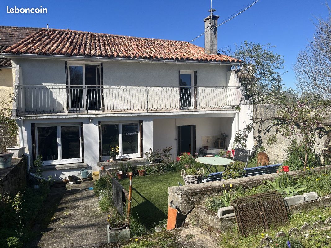 Maison 6 pièces 164 m² · à Montmoreau · 164 m² · 159 800 €