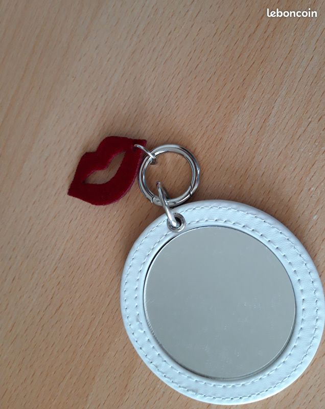 Pendentif BOURJOIS D’occasion – Bijou Vintage, état à Vérifier En Description