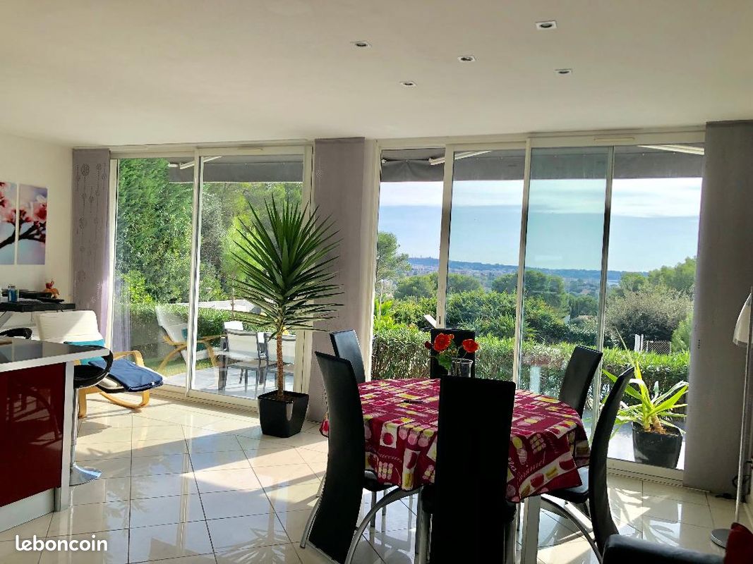 Maison 7 pièces 350 m² · à Antibes · 350 m² · 5 000 €/mois