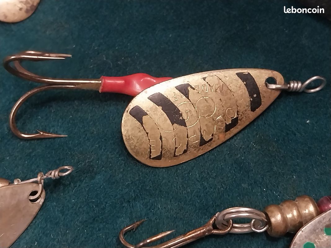 Lot De 22 Leurres De Pêche Vintage - Bois Et Métal - Pour Poissons D'eau Douce (brochet, Perche, Etc.) - Fabriqué Aux USA