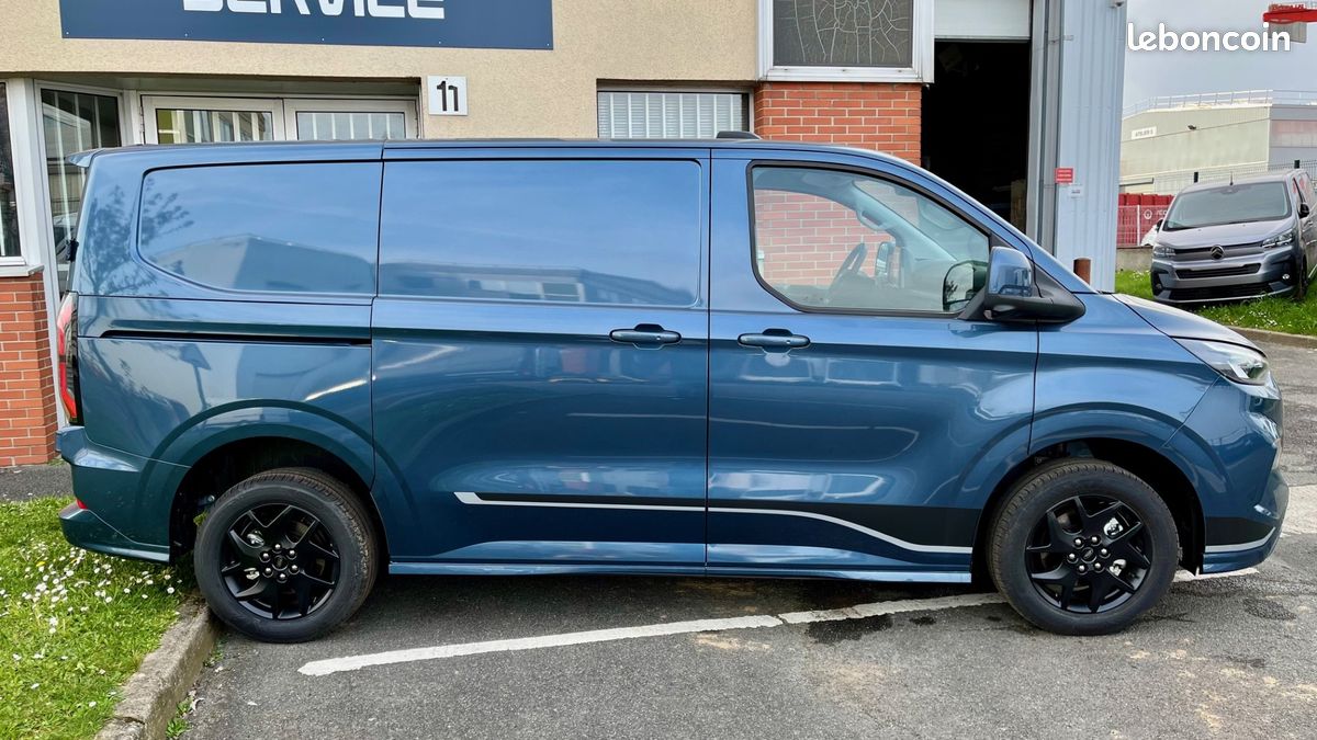 40 990 ht / ford transit custom sport 320 l1h1 2.0 170 cv bva double porte laterale bleu azur neuf / tva recuperable (image 2)