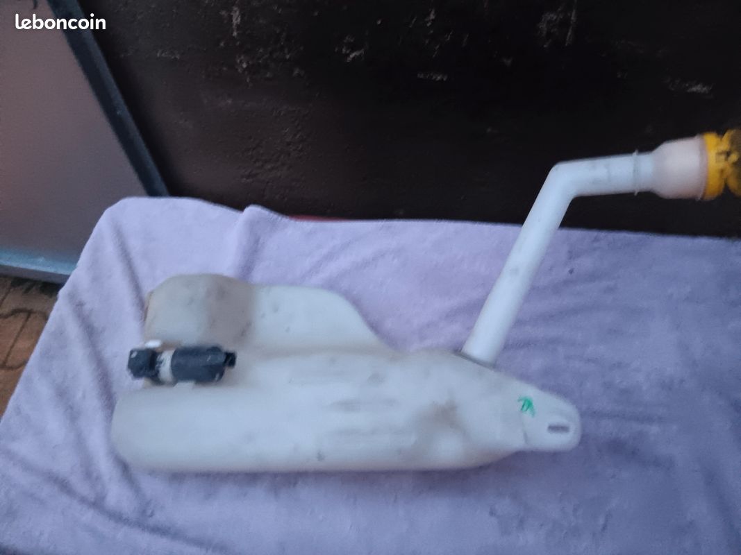 Réservoir Lave-glace D'origine Renault Pour Megane III (phase 3) - Pièce D'occasion En Bon état