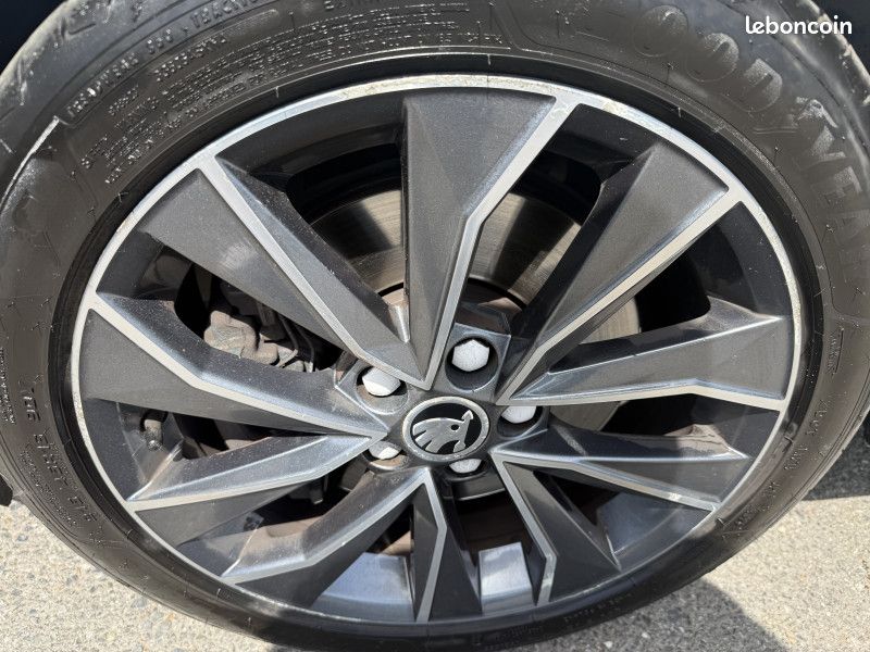 Skoda RAPID 1.6 TDI 105CH CR FAP GREENTEC TOUR DE FRANCE (image 9)