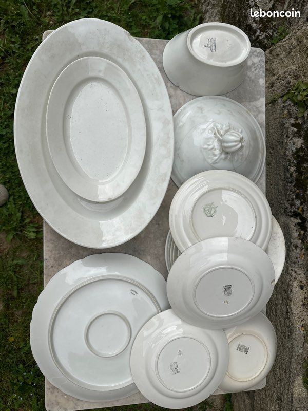 Lot 4 plats,13 assiettes et un couvercle de soupière blanc anciens, vaisselle ancienne (image 2)