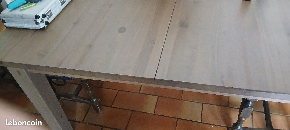 Table (image 3)