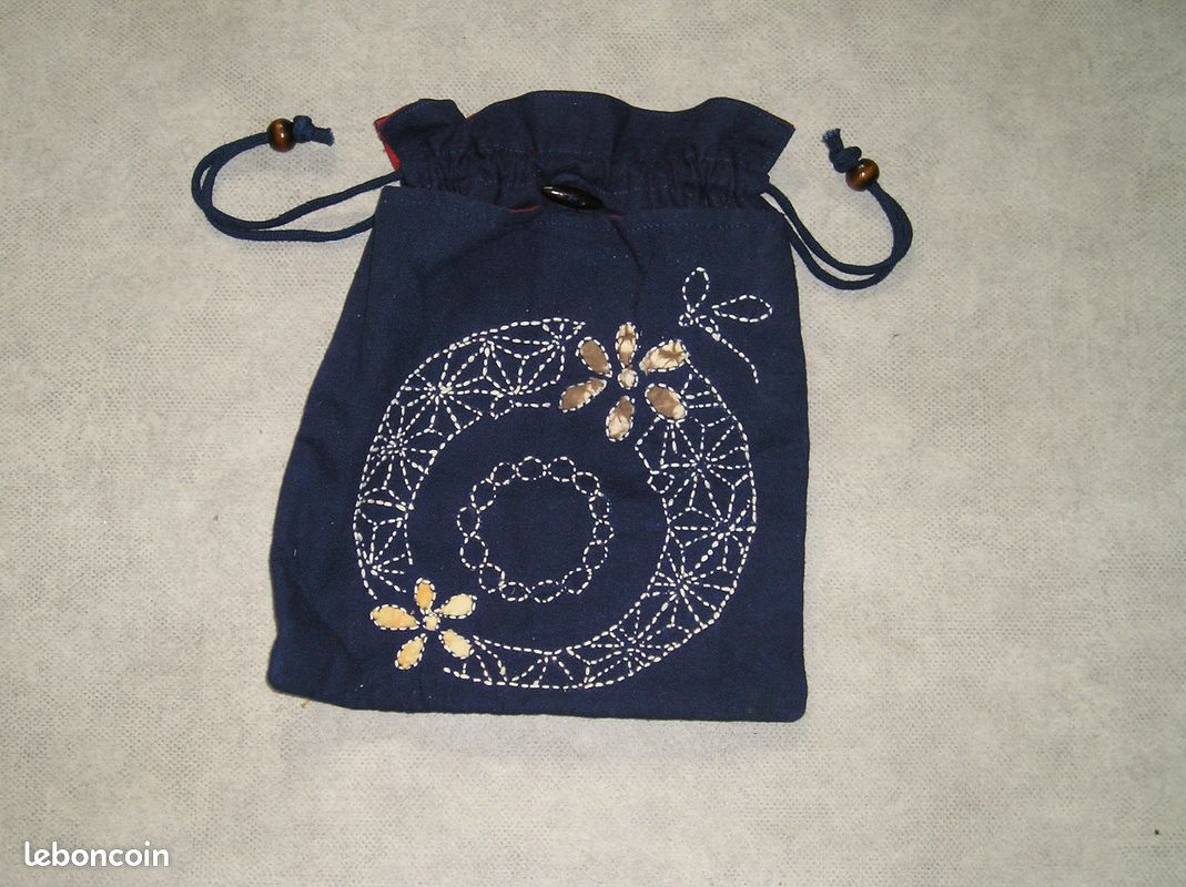 Petit sac tissu brodé (image 1)
