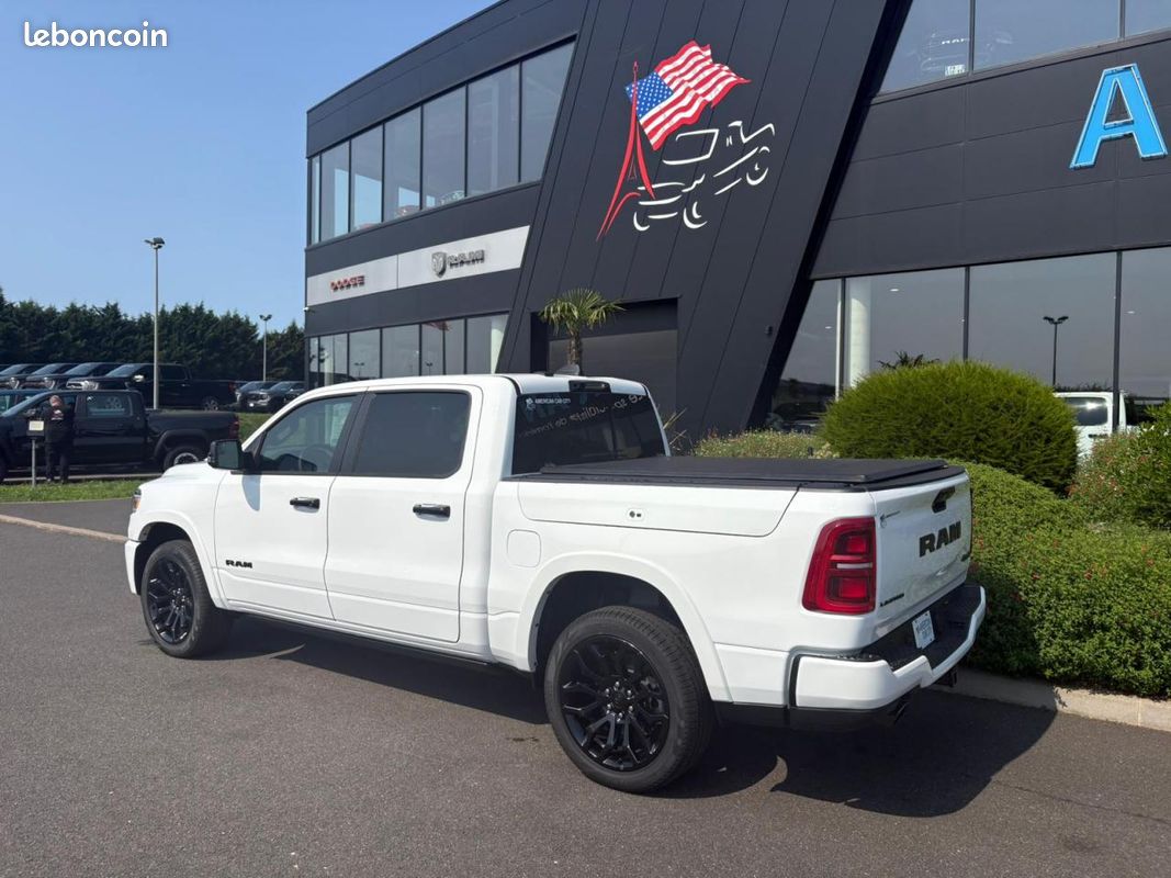 Dodge ram 1500 crew limited night edition rambox 2025 (image 3)