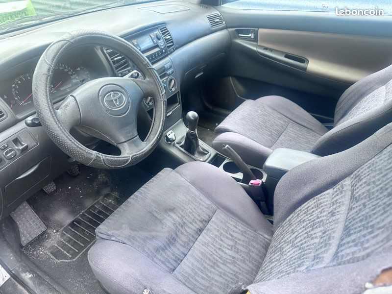 Toyota corolla (image 2)