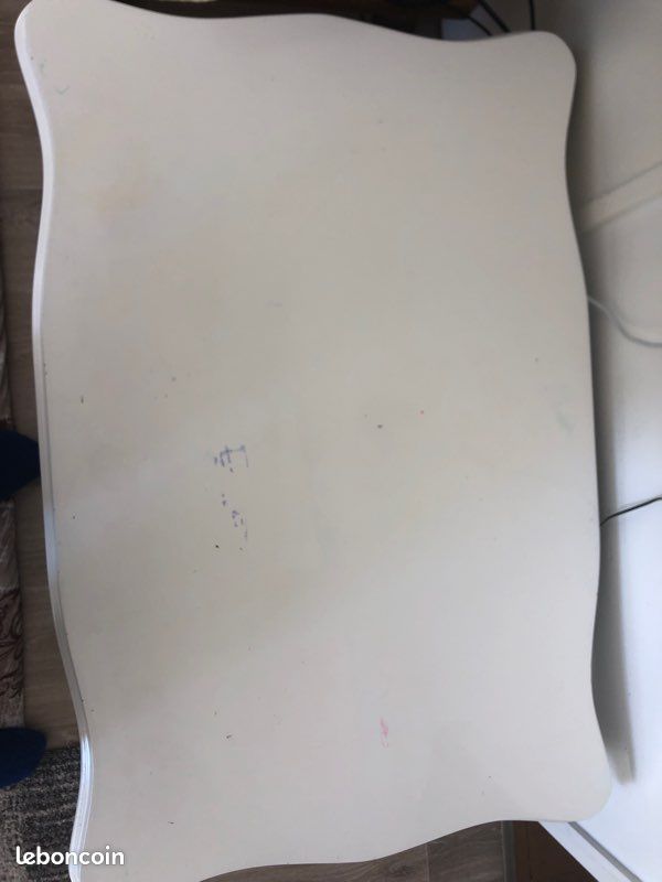 Table (image 3)