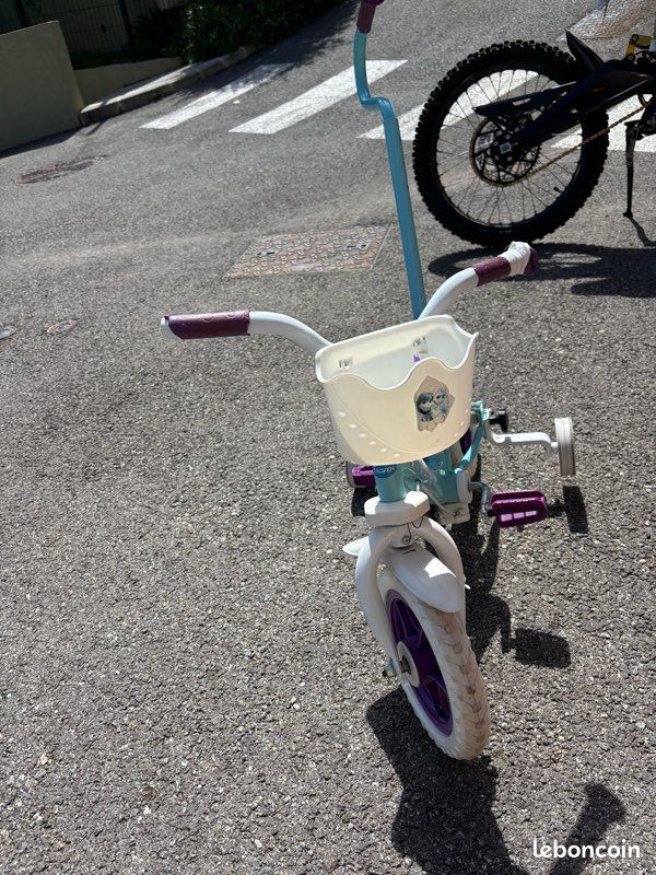 Vélo d’apprentissage avec petite roue (image 1)