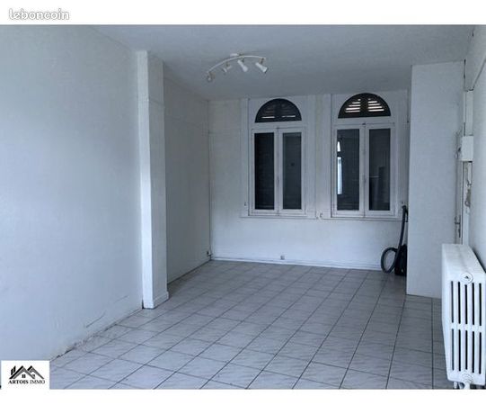 https://img.leboncoin.fr/api/v1/lbcpb1/images/21/07/49/210749b49afad790430d80fd7a1841bb8d765772.jpg?rule=ad-image