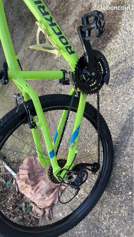 Un lot de trois vélos et d’un porte vélo (image 5)