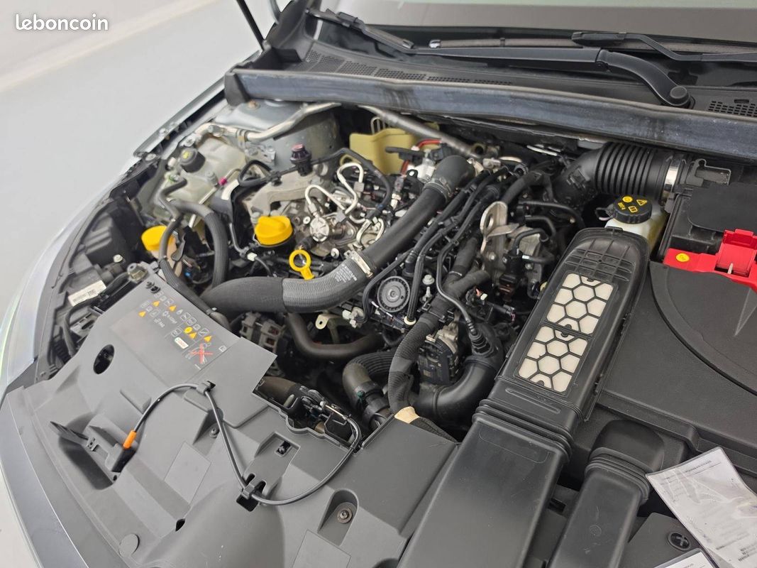 RENAULT Megane IV Berline TCe 140 Evolution (image 27)