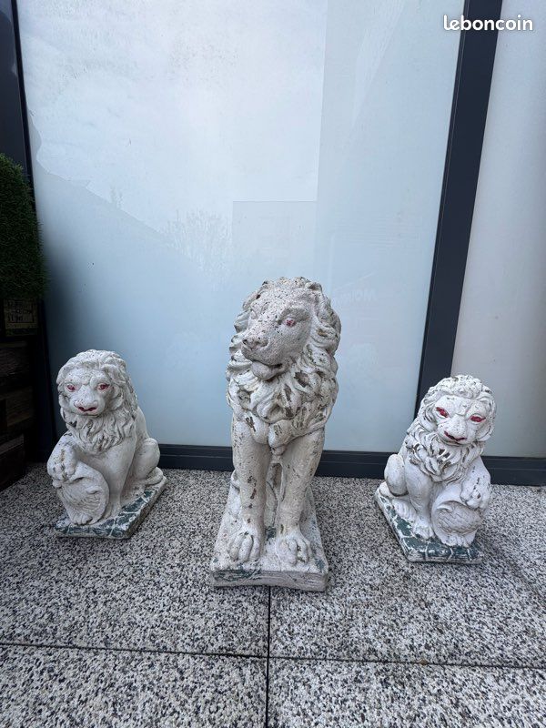 Lot 3 statues lions (image 1)