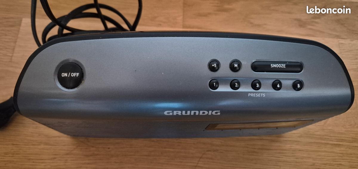 Poste radio Grundig (image 1)