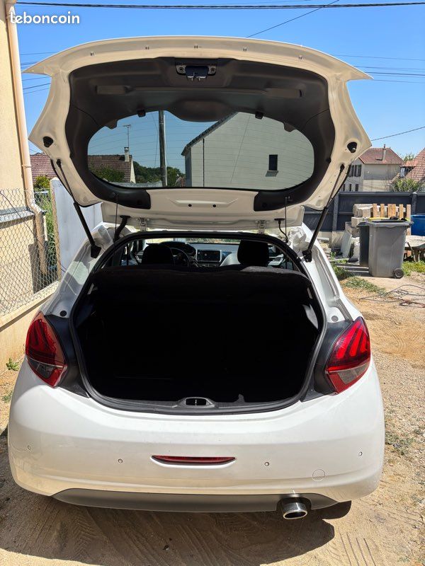 Peugeot 208 1.2 110ch GT Line (image 4)