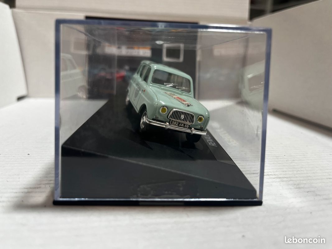 Renault 4 F4 La Poste | Classics.NL Leeuwarden
