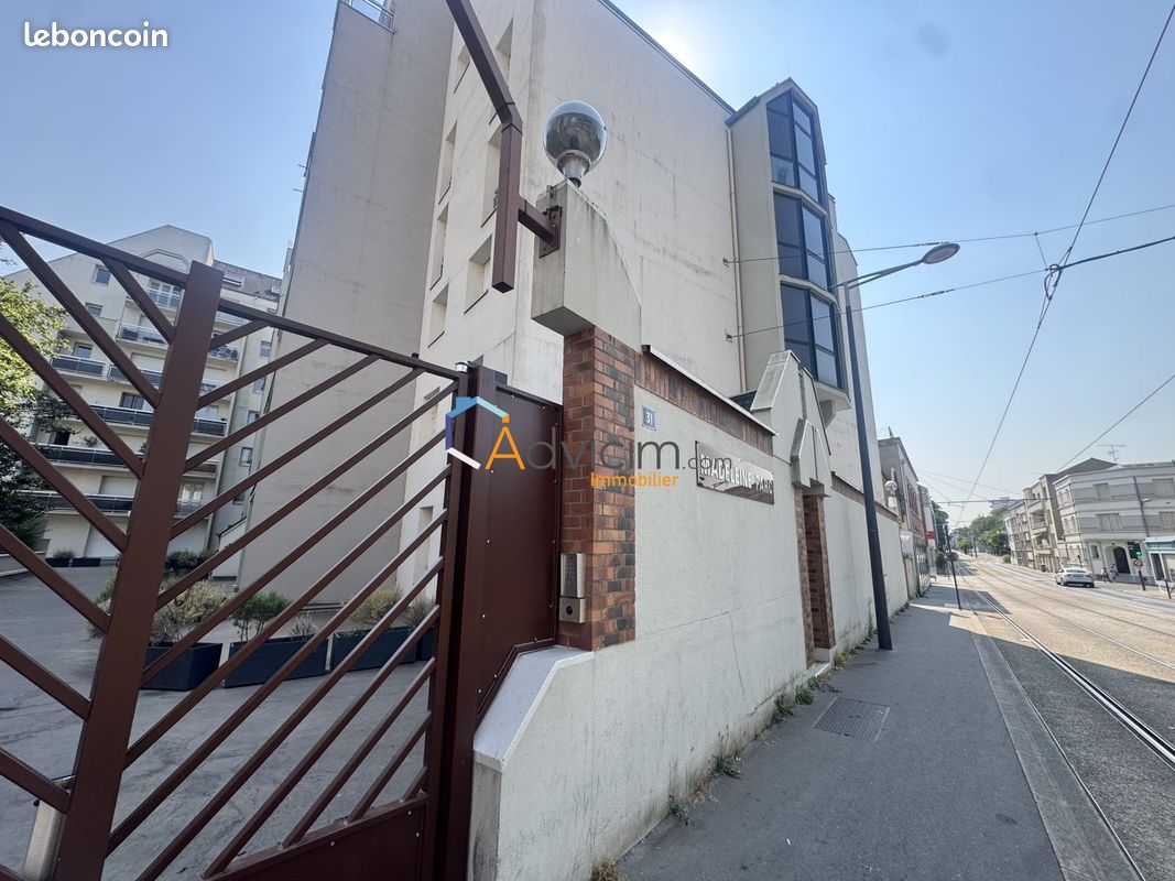 Parking 10 m² · à Orléans · 10 m² · 54 €/mois