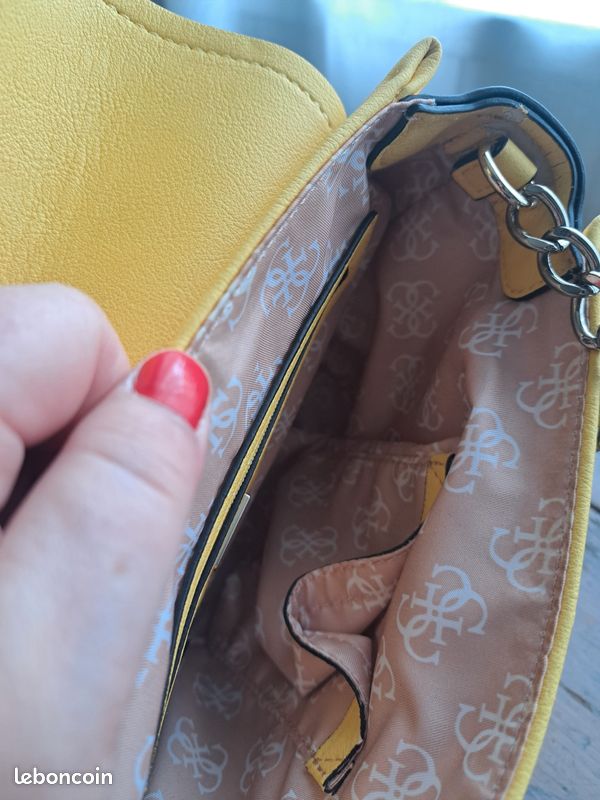 Sac pochette Guess (image 8)