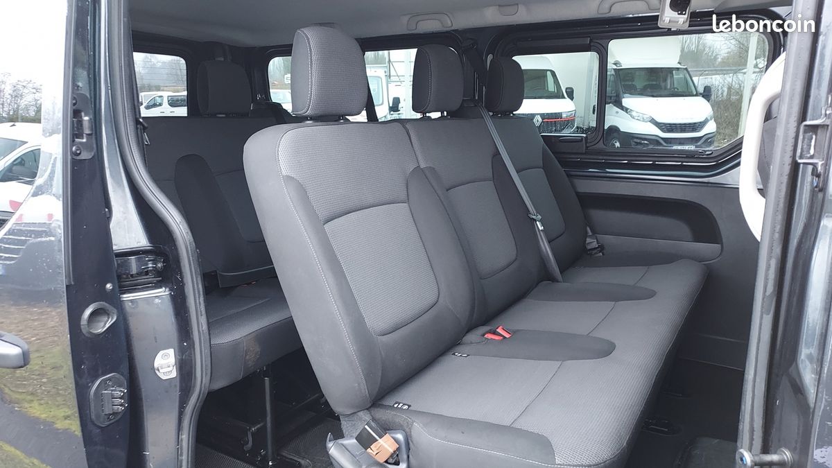 Renault TRAFIC III COMBI GRIS FONCÉ L2 2.0 BLUE DCI 150CH S&S ZEN 9 PLACES (image 3)