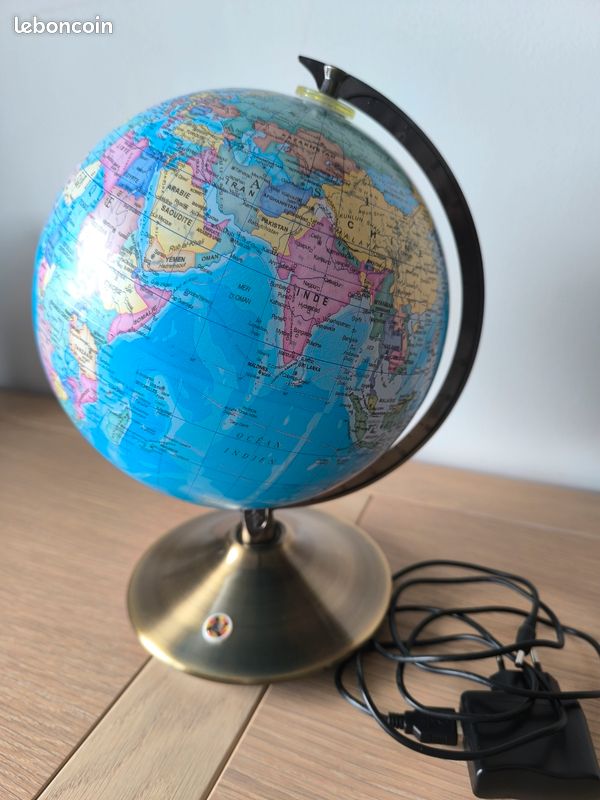Mappemonde globe (image 2)