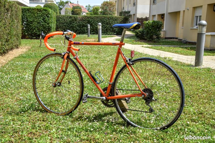 Vélo Course Vintage MBK Mirage 1986 – Cadre Acier Bleu 54cm – 10 Vitesses