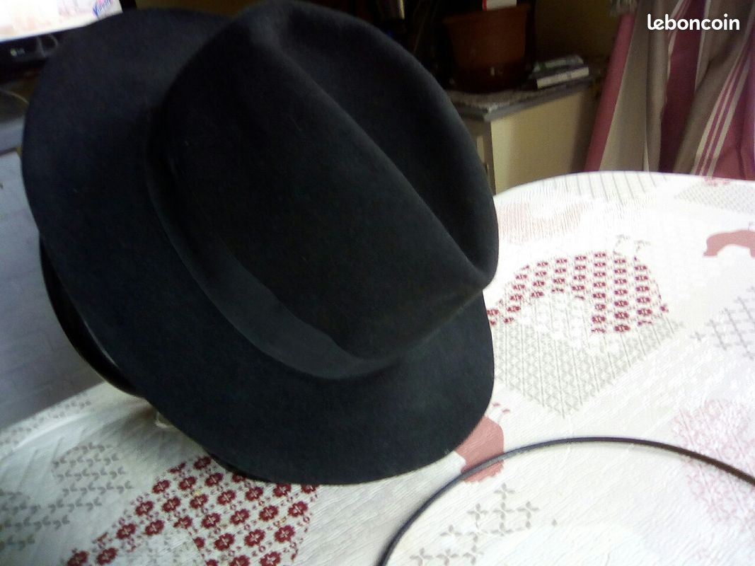 Chapeau (image 1)
