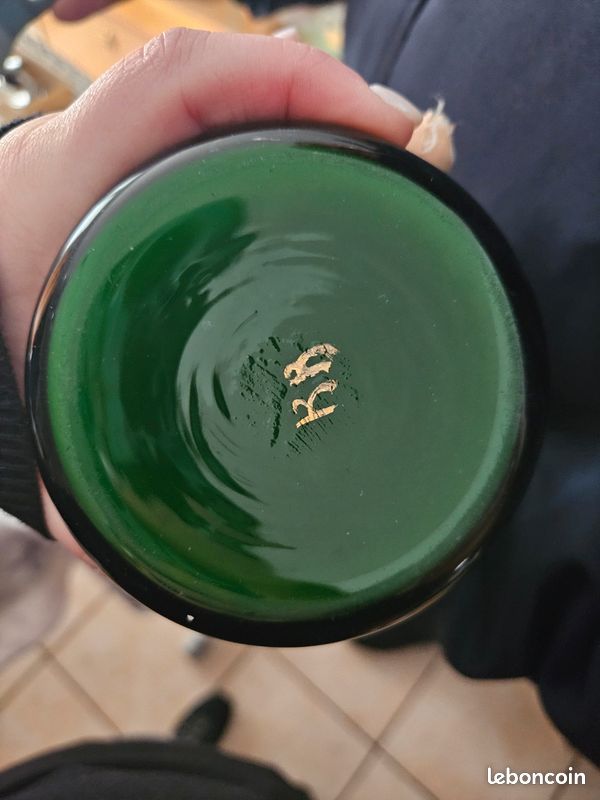 Vase signer R.B (image 1)