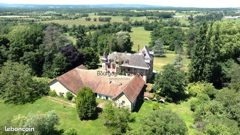 Maison 18 pièces 808 m² · à Tournus · 808 m² · 790 000 €