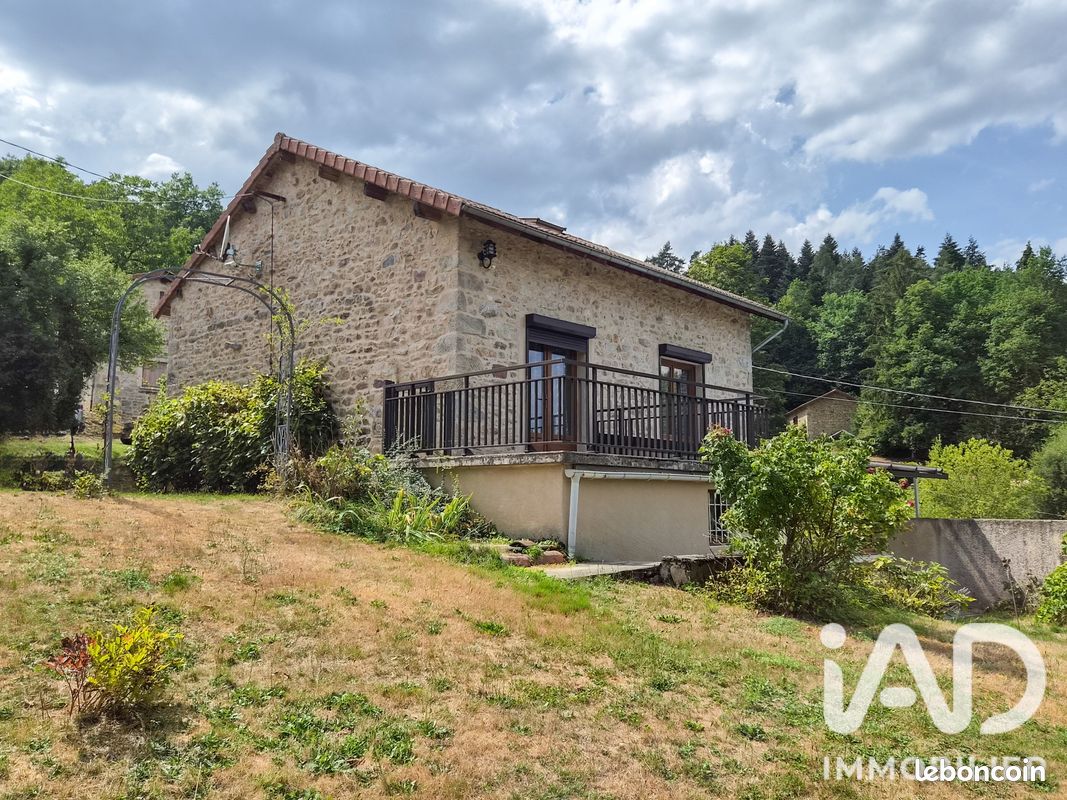 Maison 5 pièces 119 m² · à Bertignat · 119 m² · 98 000 €