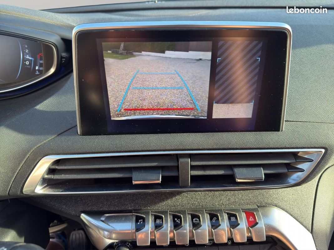 PEUGEOT 3008 1.2i PureTech 12V S&S - 130 II 2016 Allure PHASE 1 *DISTRIBUTION FAITE (image 17)