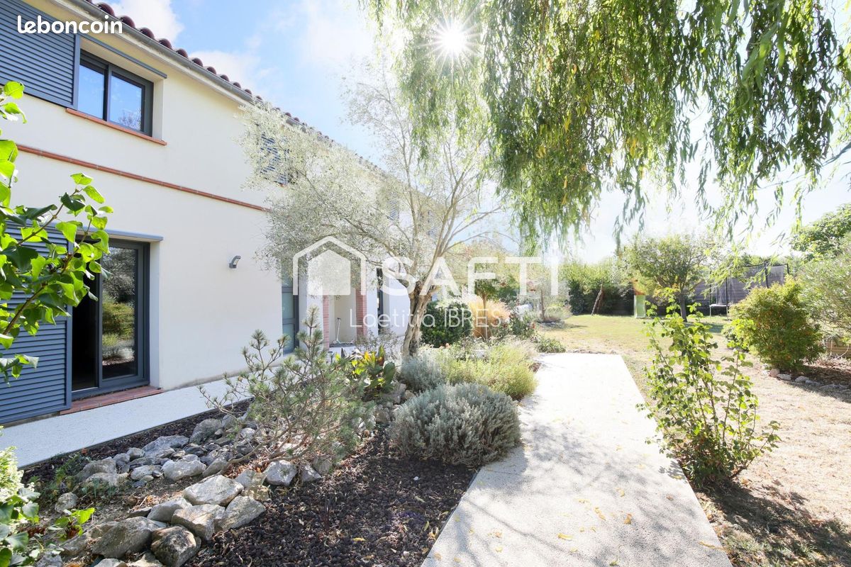 Maison 8 pièces 235 m² · à Grenade · 235 m² · 555 000 €