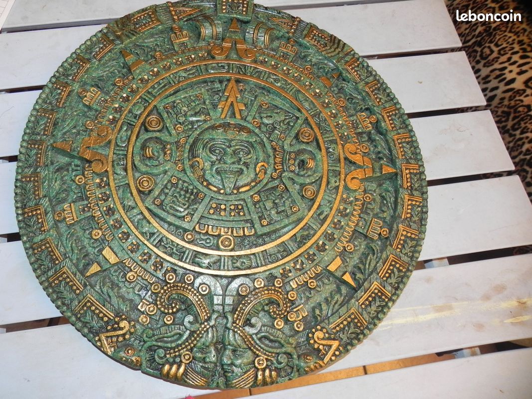 UN CALENDRIER AZTEQUE en MALACHITE - Décoration