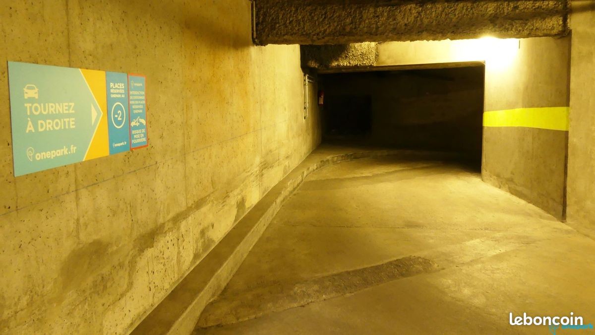 Parking/box 12 m² PARIS 03 (image 2)