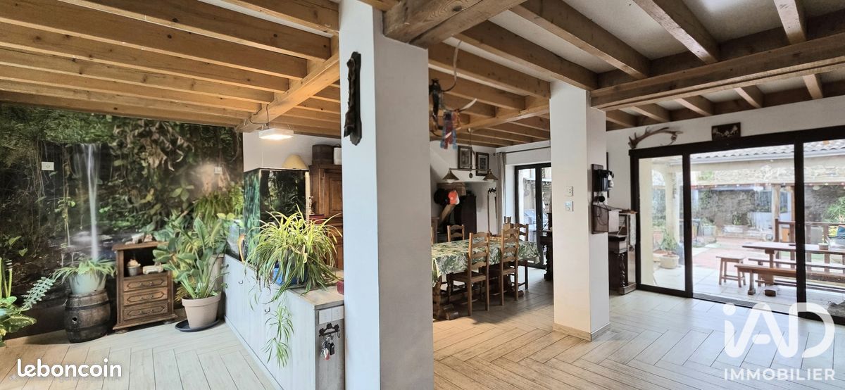 Maison 10 pièces 350 m² · à Éveux · 350 m² · 700 000 €