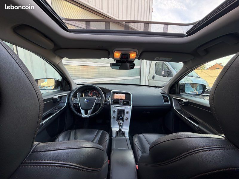 VOLVO XC60 2.0 D 150Ch SUMMUM BVA 1ERE MAIN / CUIR / TOIT OUVRANT / SIÈGES CHAUFFANT / ATTELAGE / GPS (image 3)