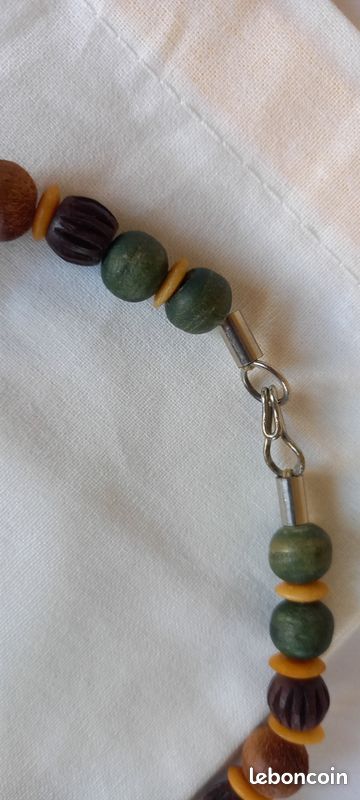 Collier de perles de bois multicolores (image 3)