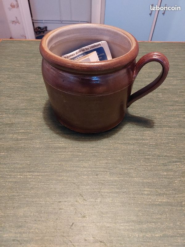 Pot ancien en grès (image 1)