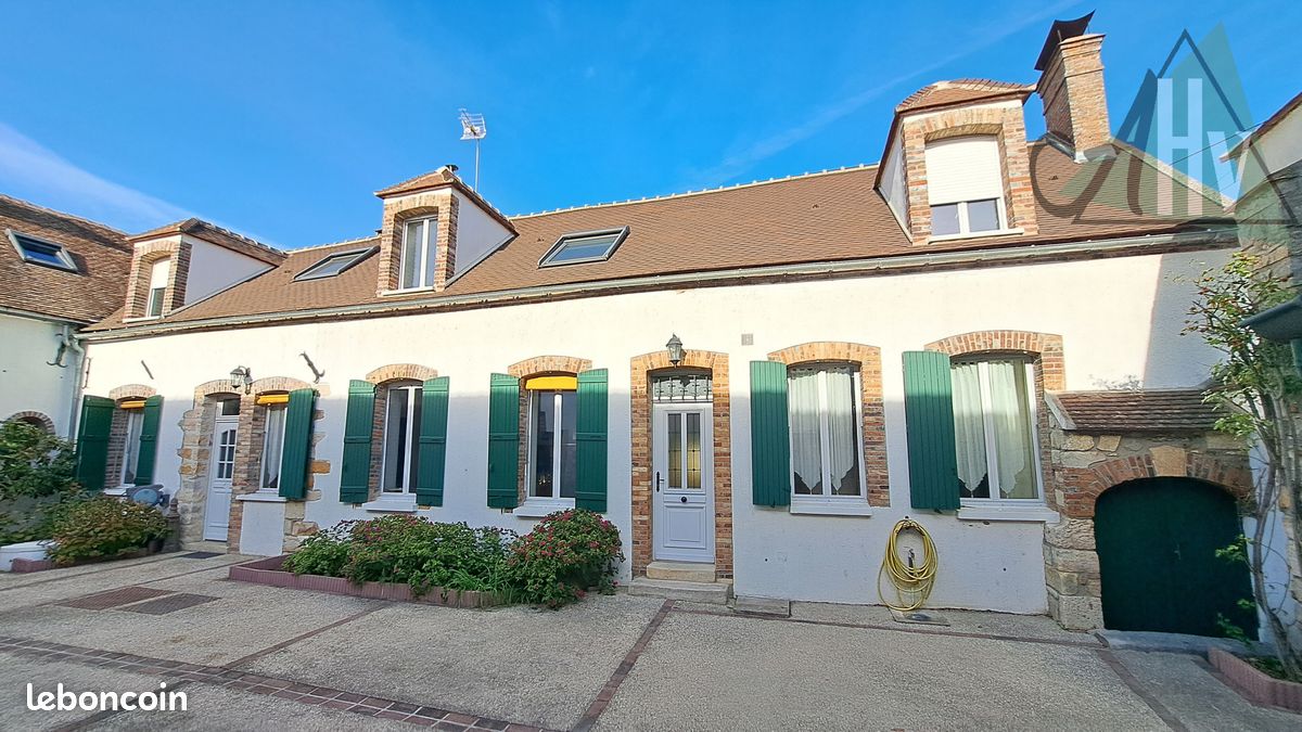 Maison 8 pièces 245 m² · à Courlon sur Yonne · 245 m² · 386 900 €