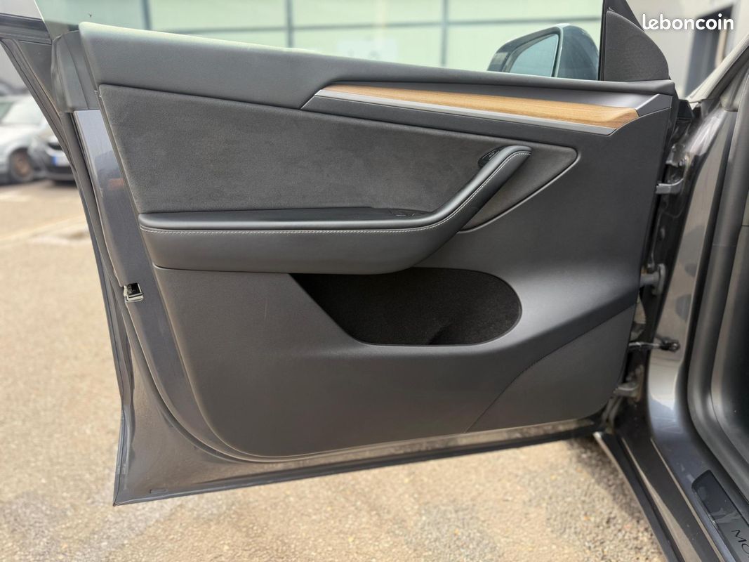 TESLA MODEL Y Long Range AWD Dual Motor SOH 90% (image 16)
