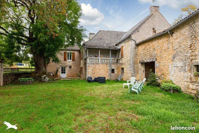 Maison 10 pièces 230 m²