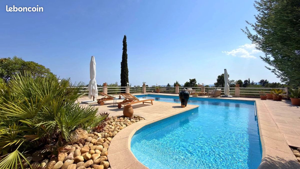 Maison 4 pièces 117 m² · à Fréjus · 117 m² · 596 000 €