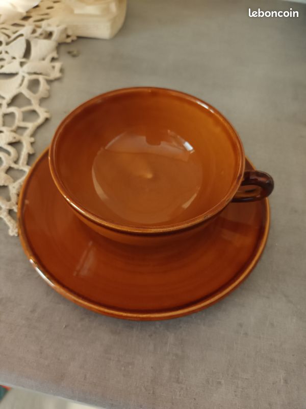 Lot de 11 tasses et sous tasses Saint Clément (image 1)
