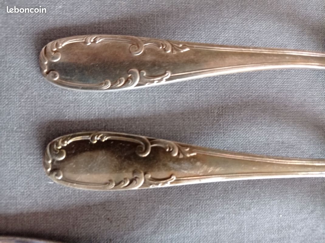 Lot de12 couverts en métal argenté avec jolies décorations (5 fourchettes et 5 cuillères et 2 petites cuillères) (image 6)