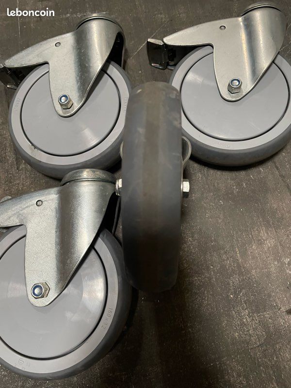 4 roues de chariots (image 2)