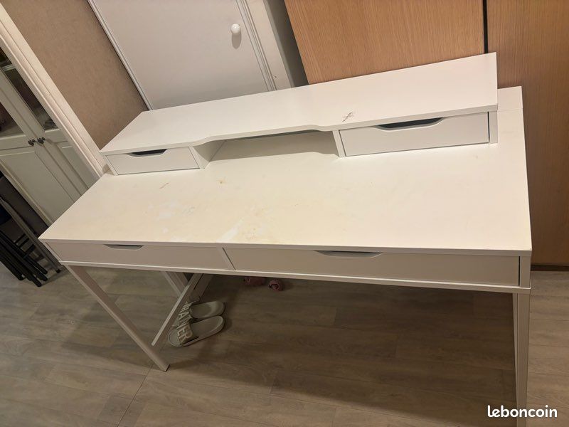 Bureau (image 1)